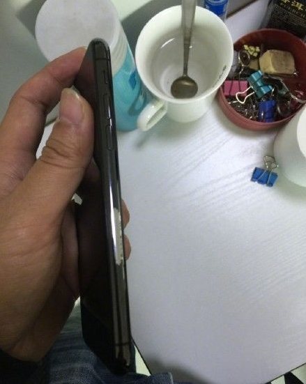 苹果iPhone X出现掉漆现象，用户不满