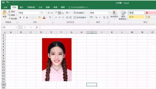用这招给证件照换底色，不会用修图工具也无妨！
