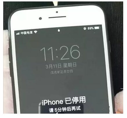 iPhone使用密码和指纹解锁都出错
