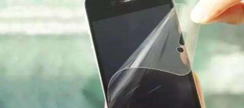 钢化膜中间有气泡怎么去除