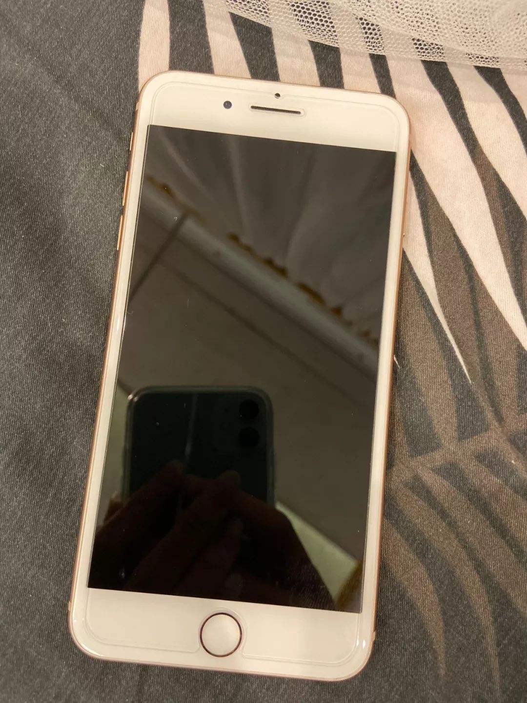 苹果8p强制重启方法