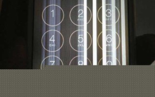 手机出现条纹怎么自修