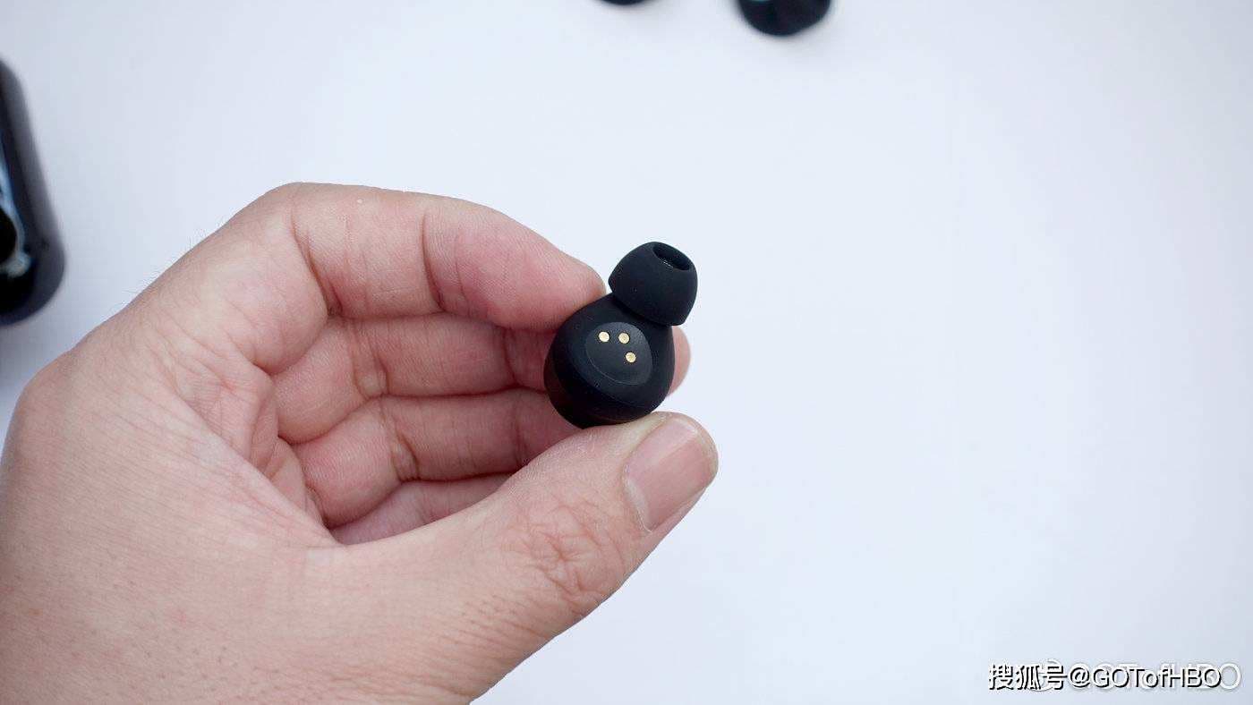 蓝牙耳机r是左还是右「蓝牙耳机r是左还是右?」-第2张图片-王尘宇